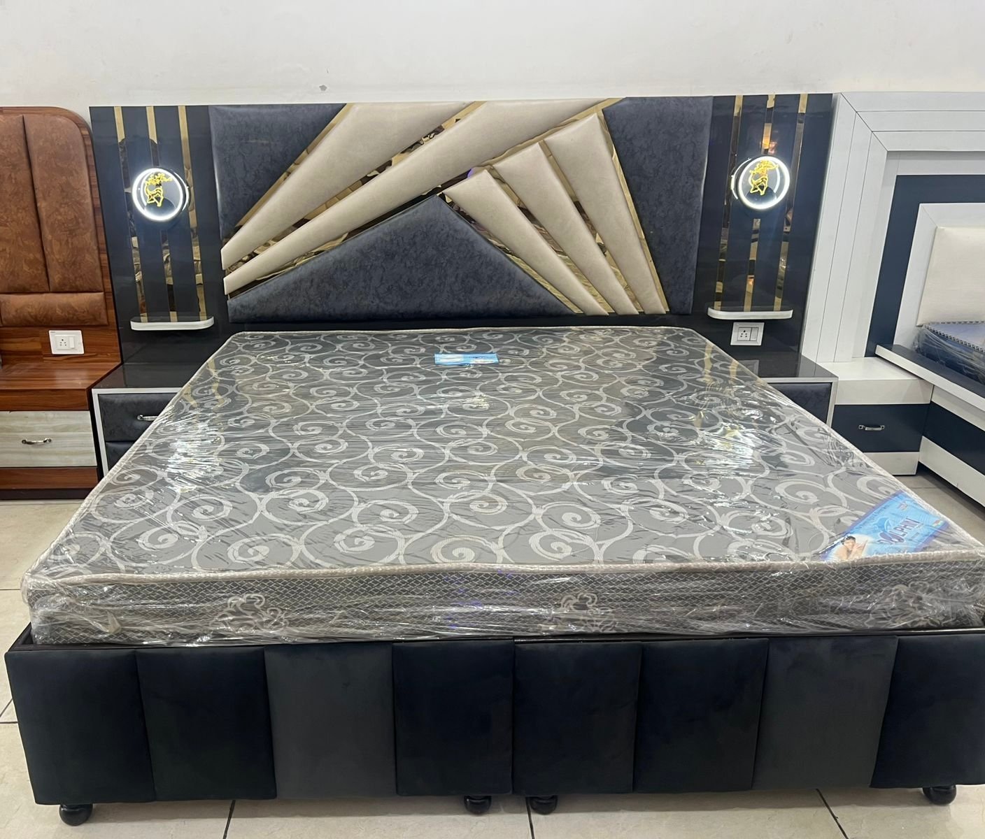 9’ft Double Bed without mattress